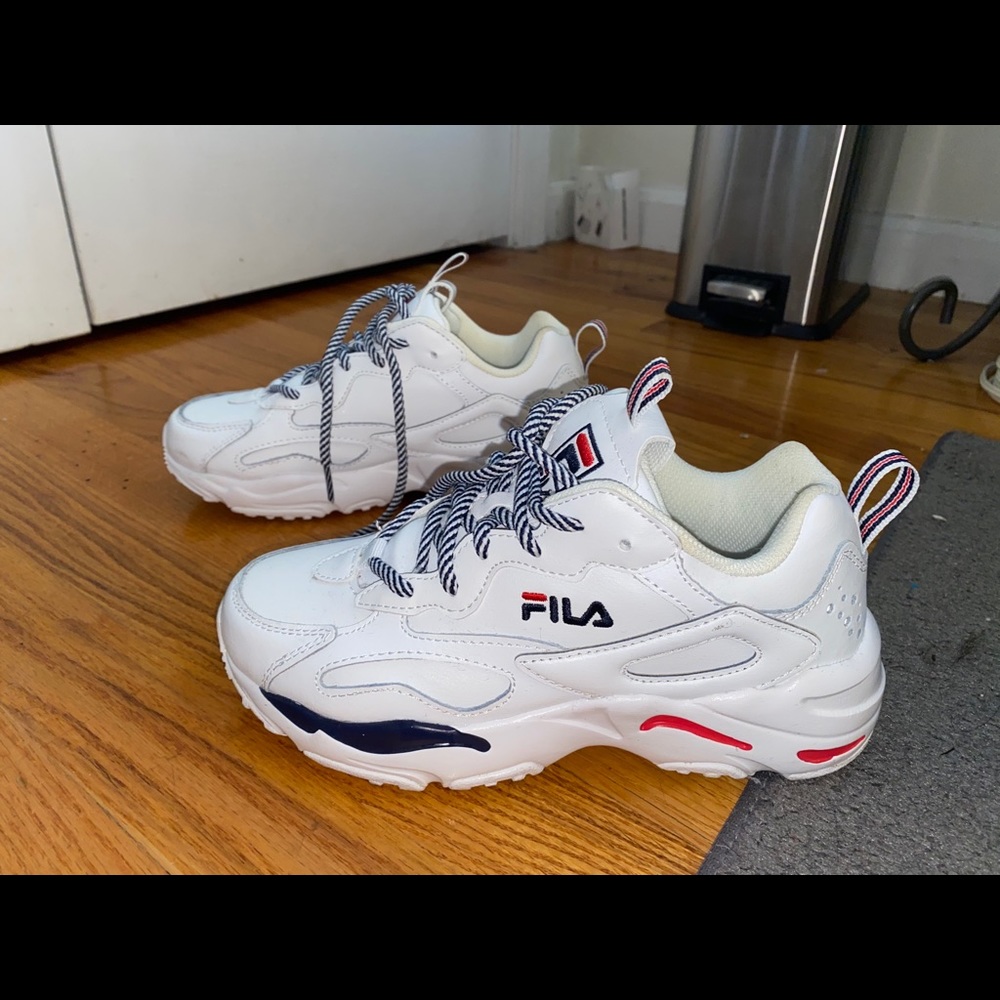 Women’s FILA tennis shoes